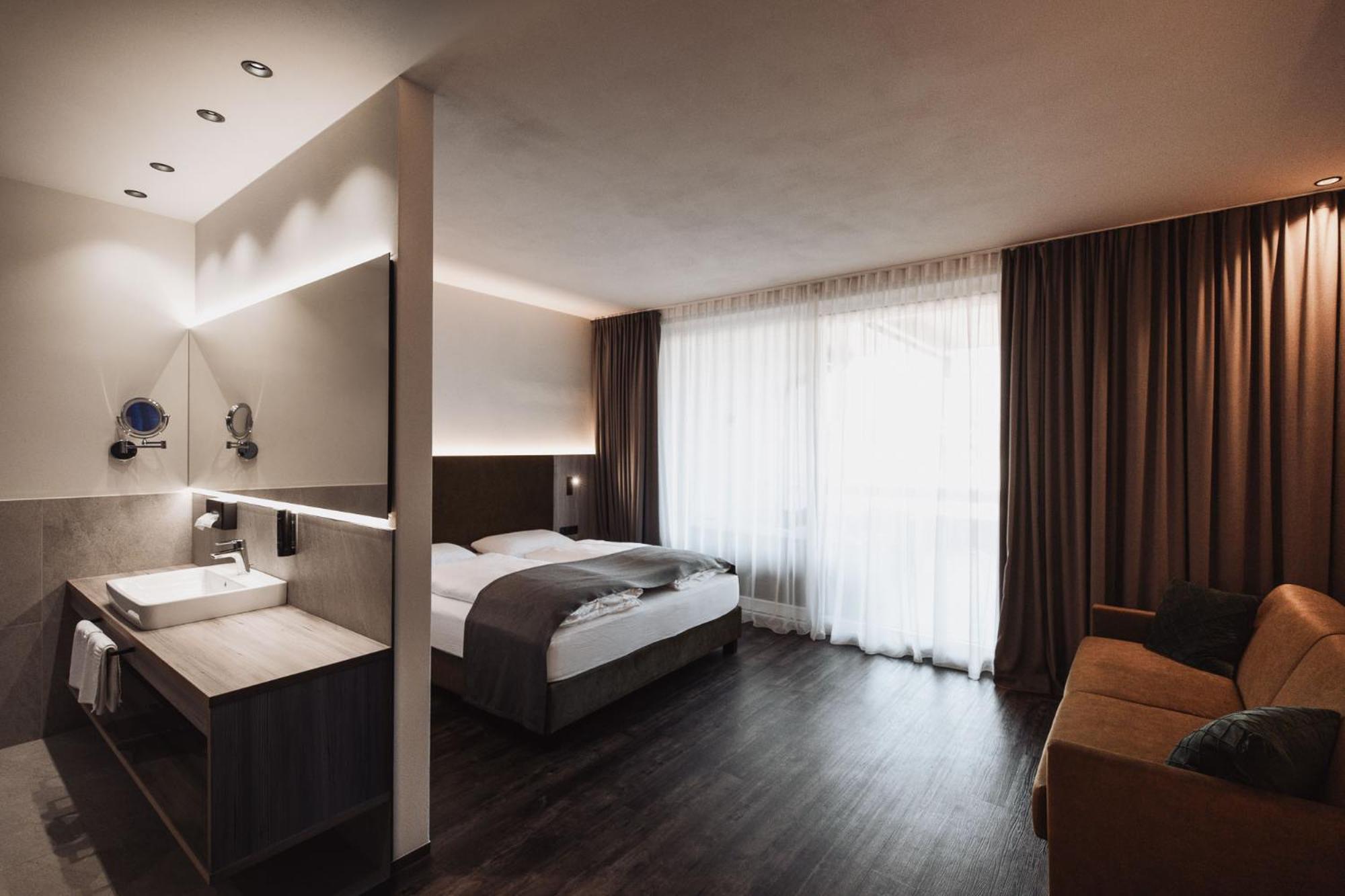 Hotel Montis - Active Nature Spa Brunico Ngoại thất bức ảnh