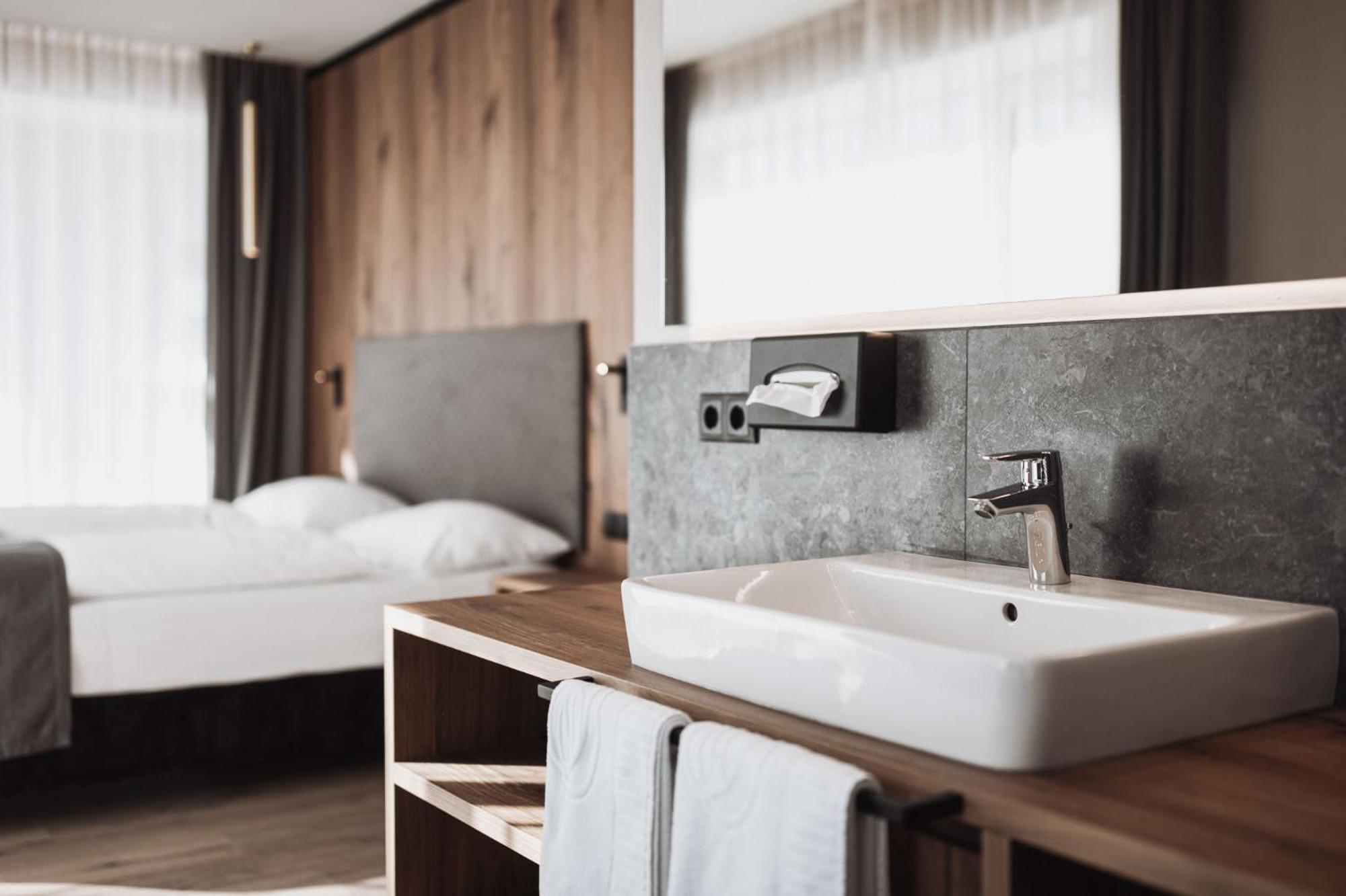 Hotel Montis - Active Nature Spa Brunico Ngoại thất bức ảnh