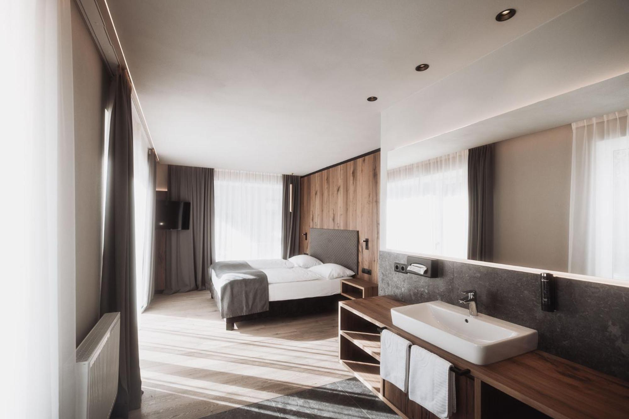 Hotel Montis - Active Nature Spa Brunico Ngoại thất bức ảnh